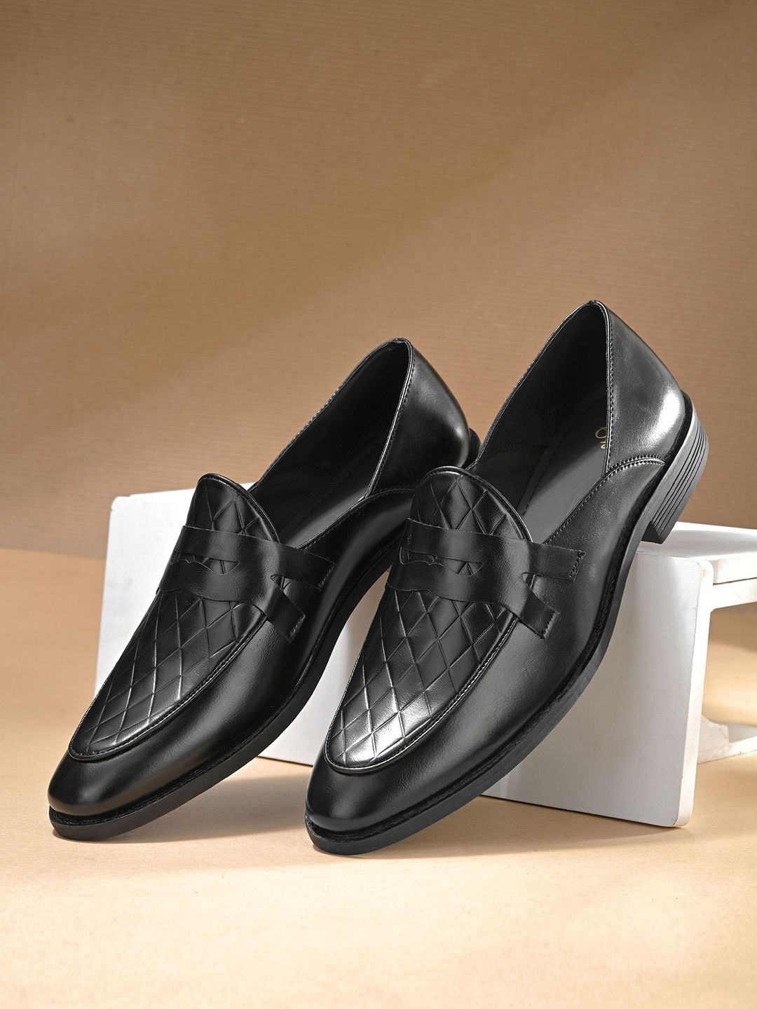 House of Pataudi Men Texture Slip On Formal Derby