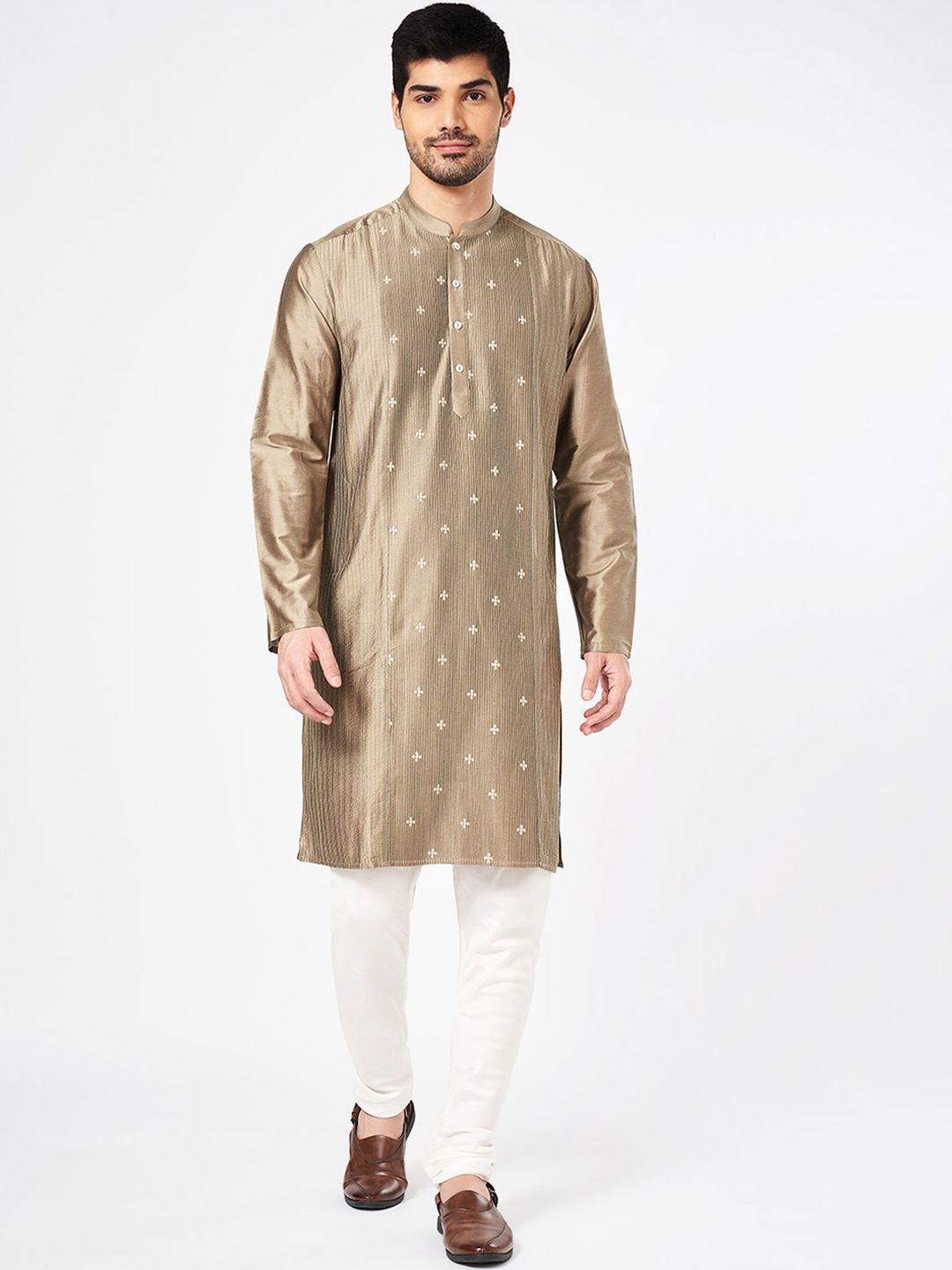 indus route by Pantaloons Floral Embroidered Thread Work Pleated Straight Kurta