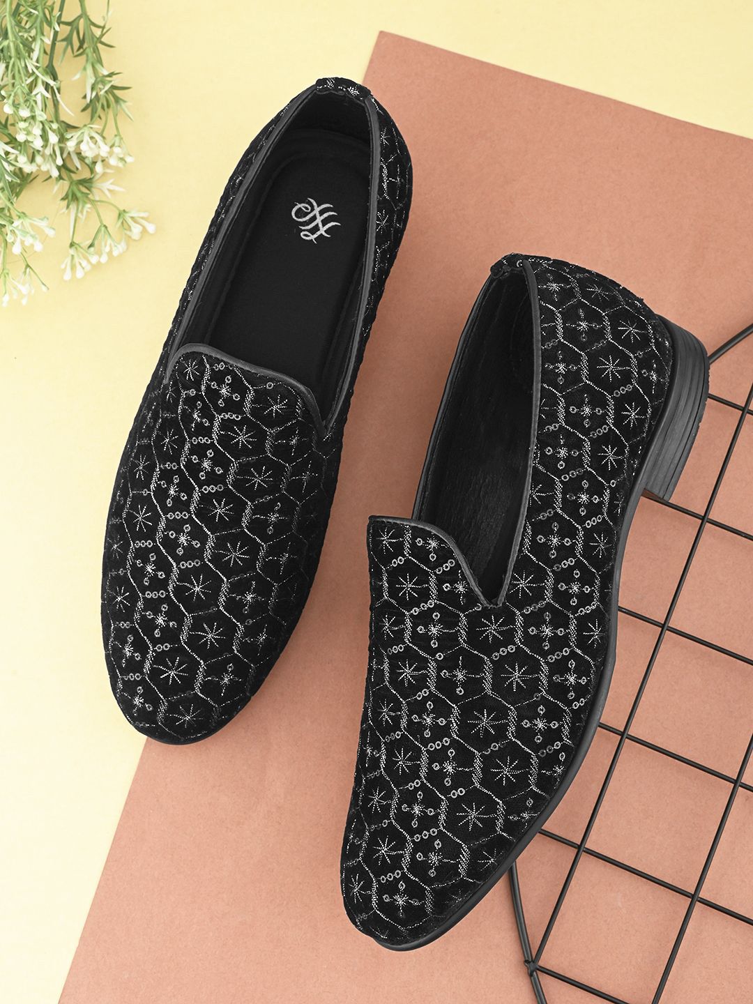 House of Pataudi Men Ethnic - Embellished Lightweight Slip On Loafers