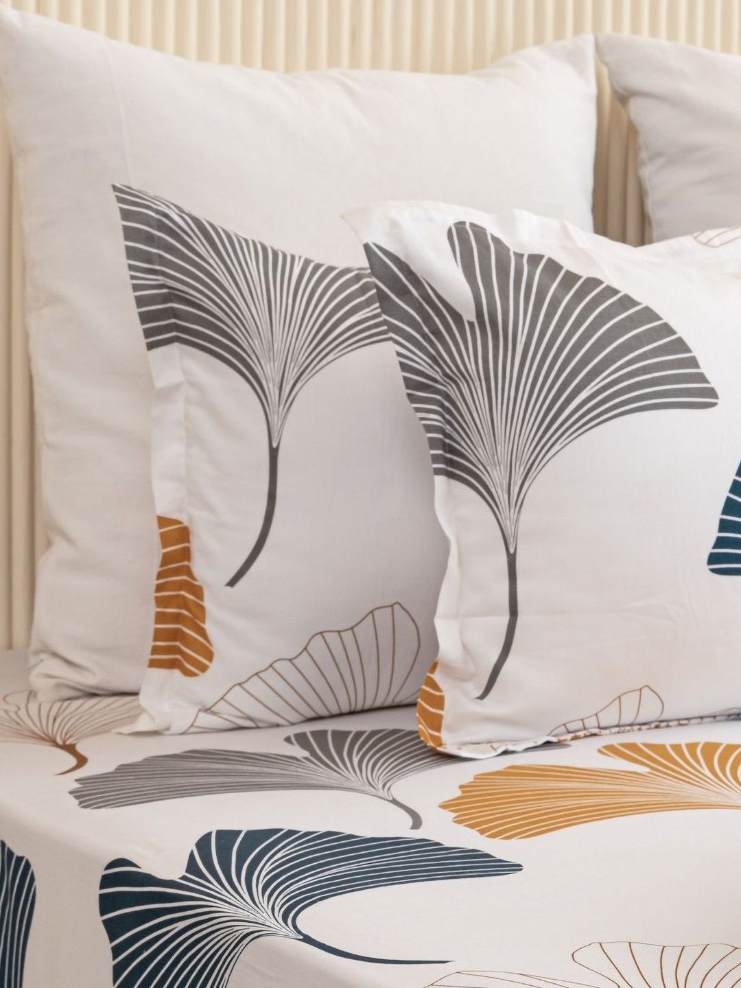 HOMEMONDE HOMEMONDE White & Blue 2 Pieces Floral Printed 210 TC Pure Cotton Rectangle Pillow Covers