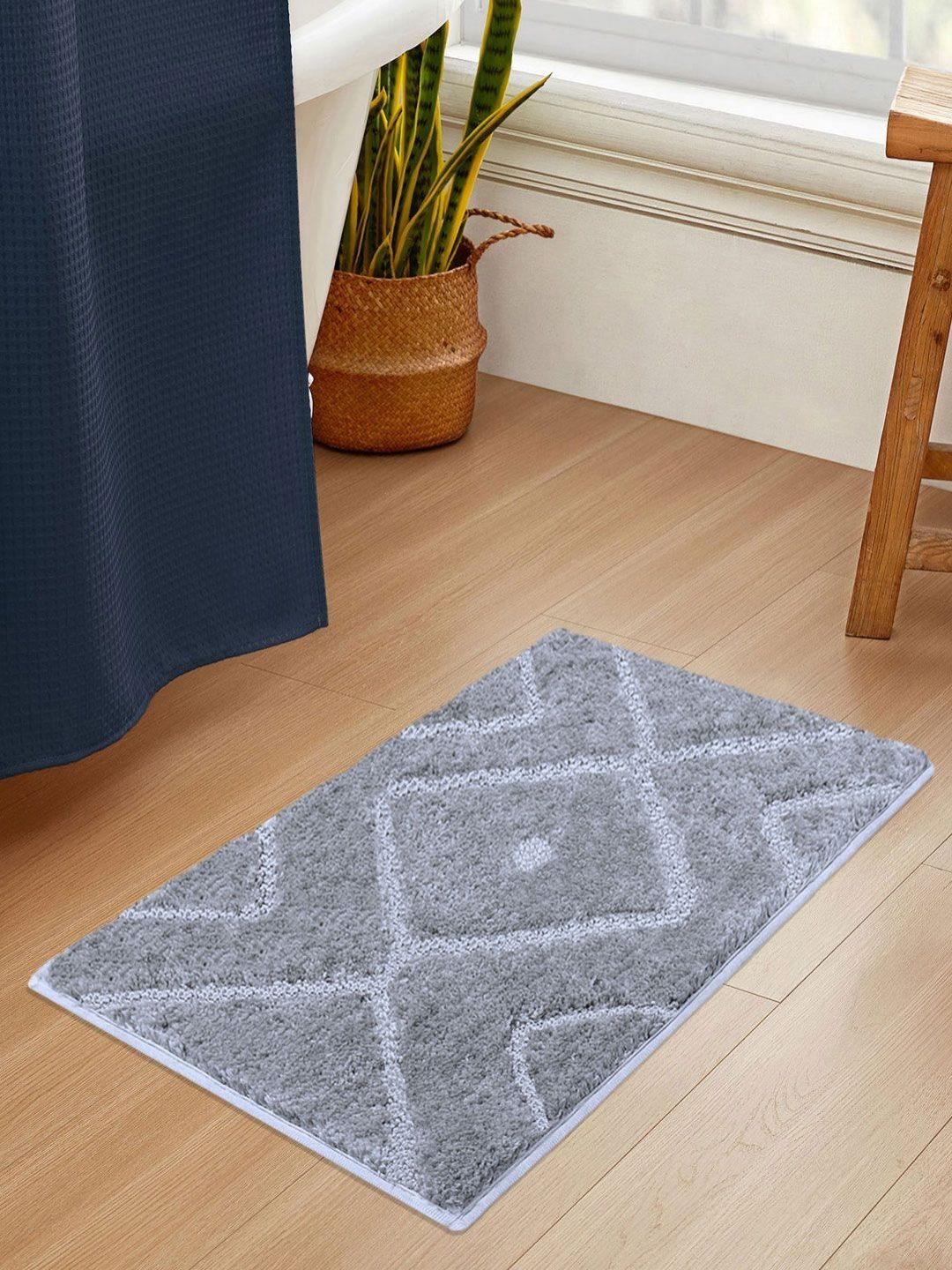 LUXEHOME INTERNATIONAL Grey Microfibre Anti Skid Bath Rug