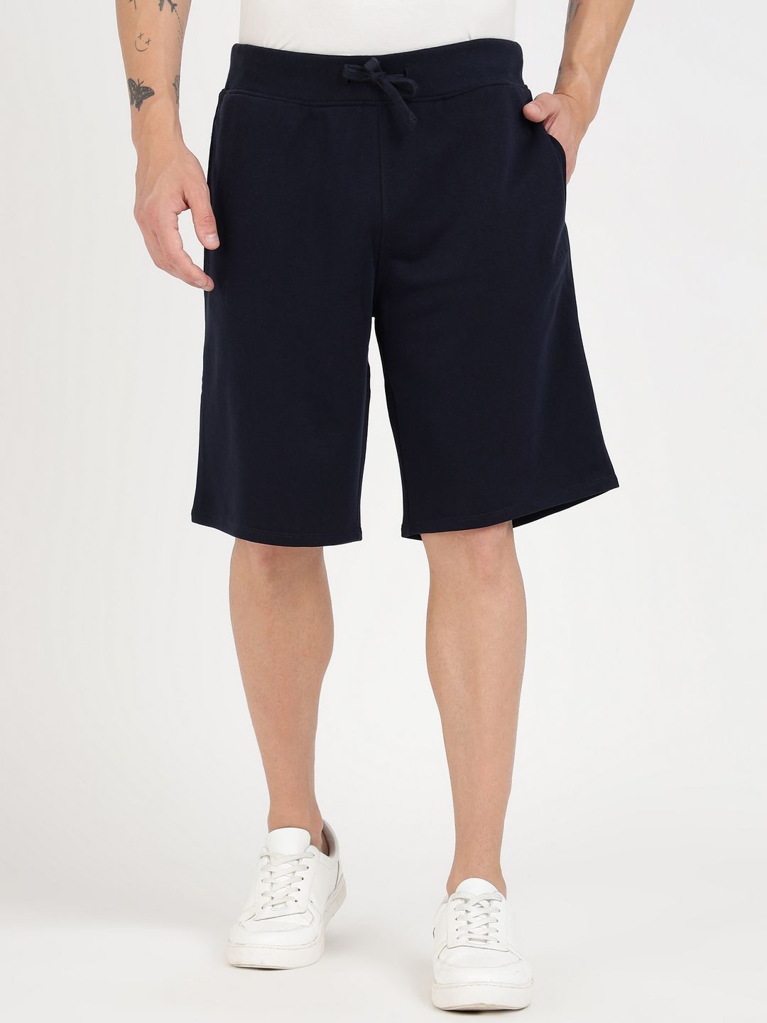 GUESS Men Solid Mid-Rise Loose Fit Shorts