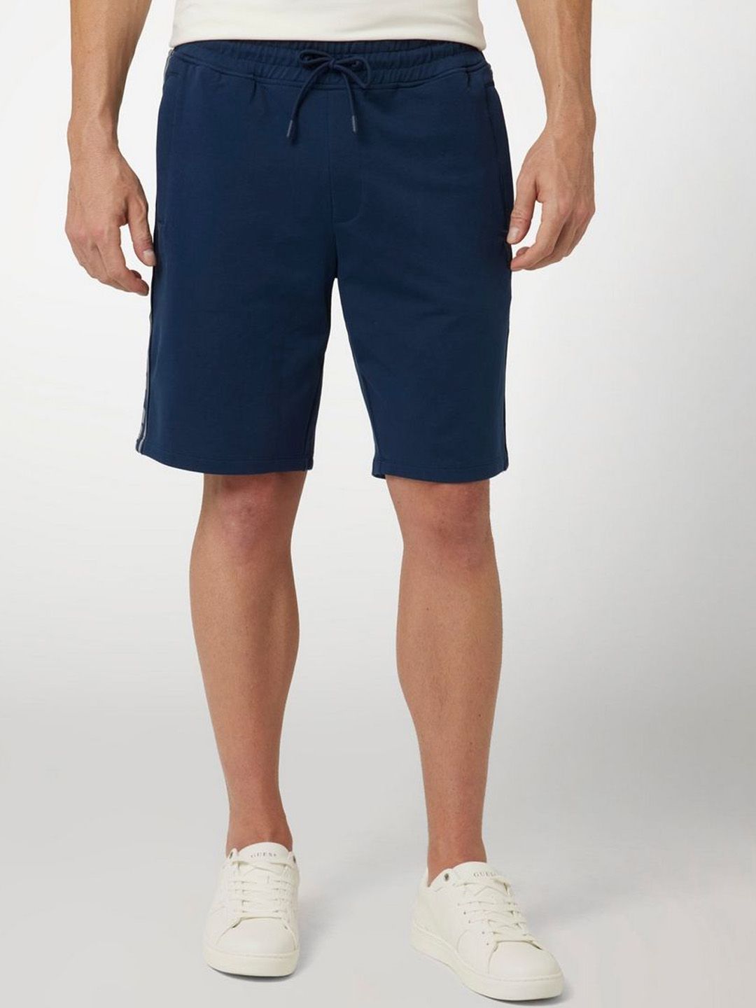 GUESS Men Loose Fit Shorts