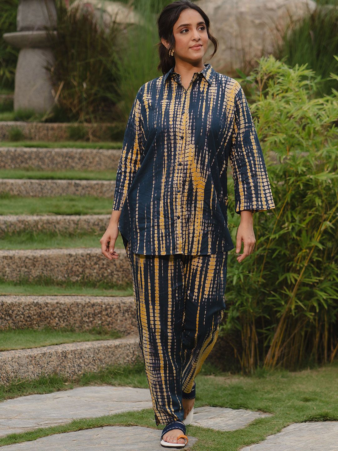 Buy Zeyo Abstract Dyed Shirt Collar Three-Quarter Sleeves Shirt