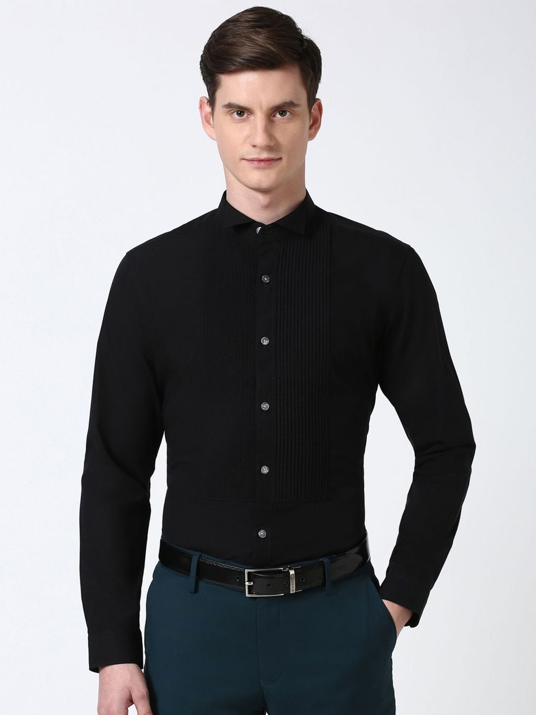 Peter England Elite Men Wingtip Collar Solid Cotton Slim Fit Formal Shirt