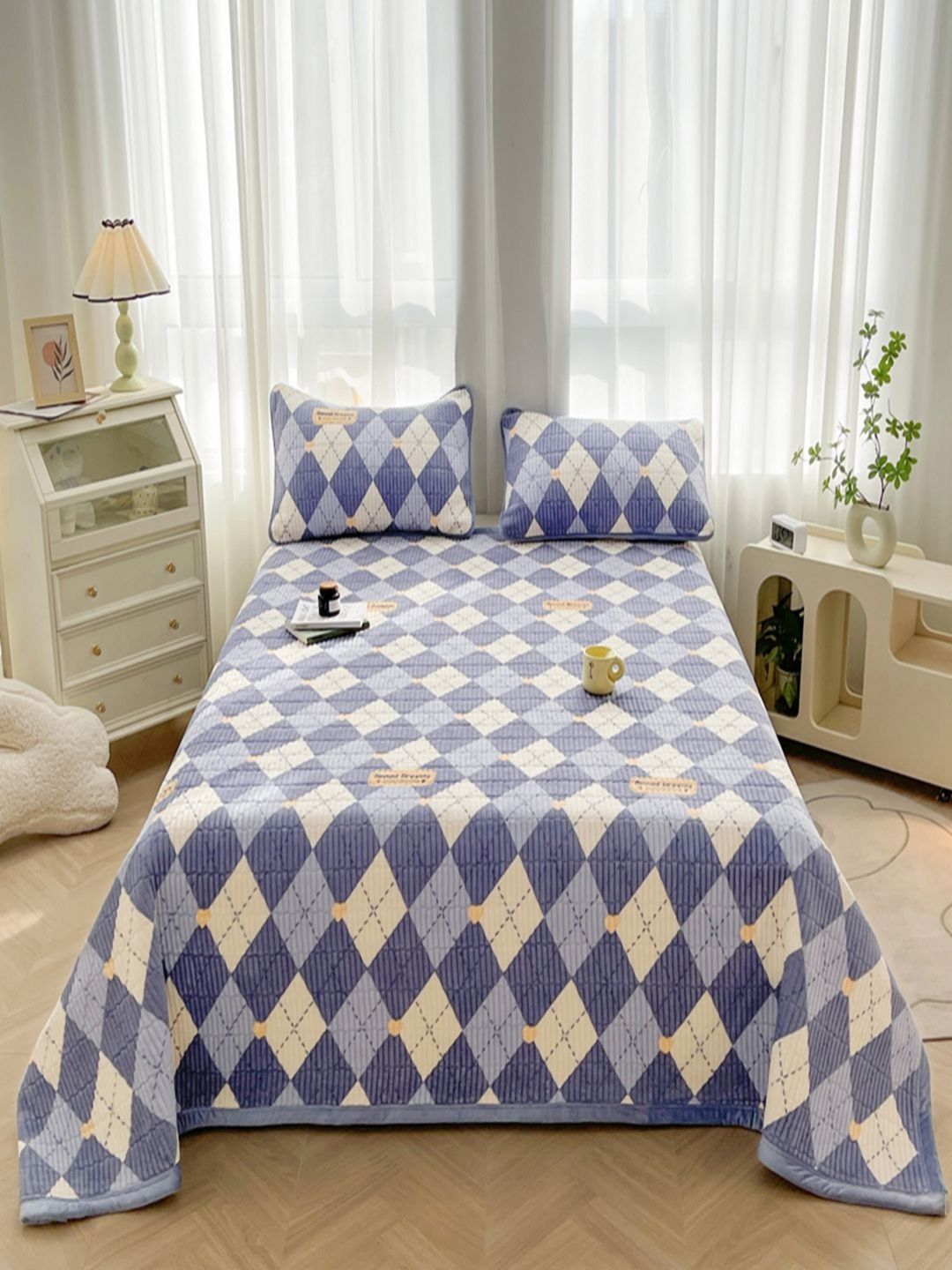 JC HOME Blue & Beige Geometric Printed 162 TC Double Bed Cover With 2 Pillow Covers