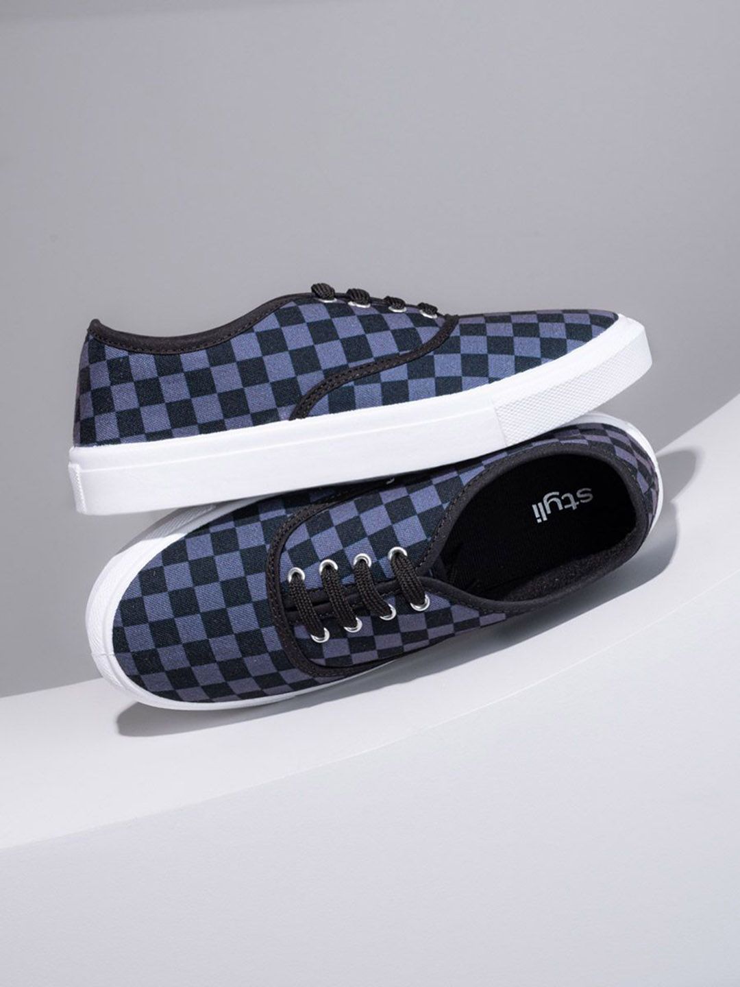 Styli Men Checked Round Toe Lace Up Comfort Sneakers