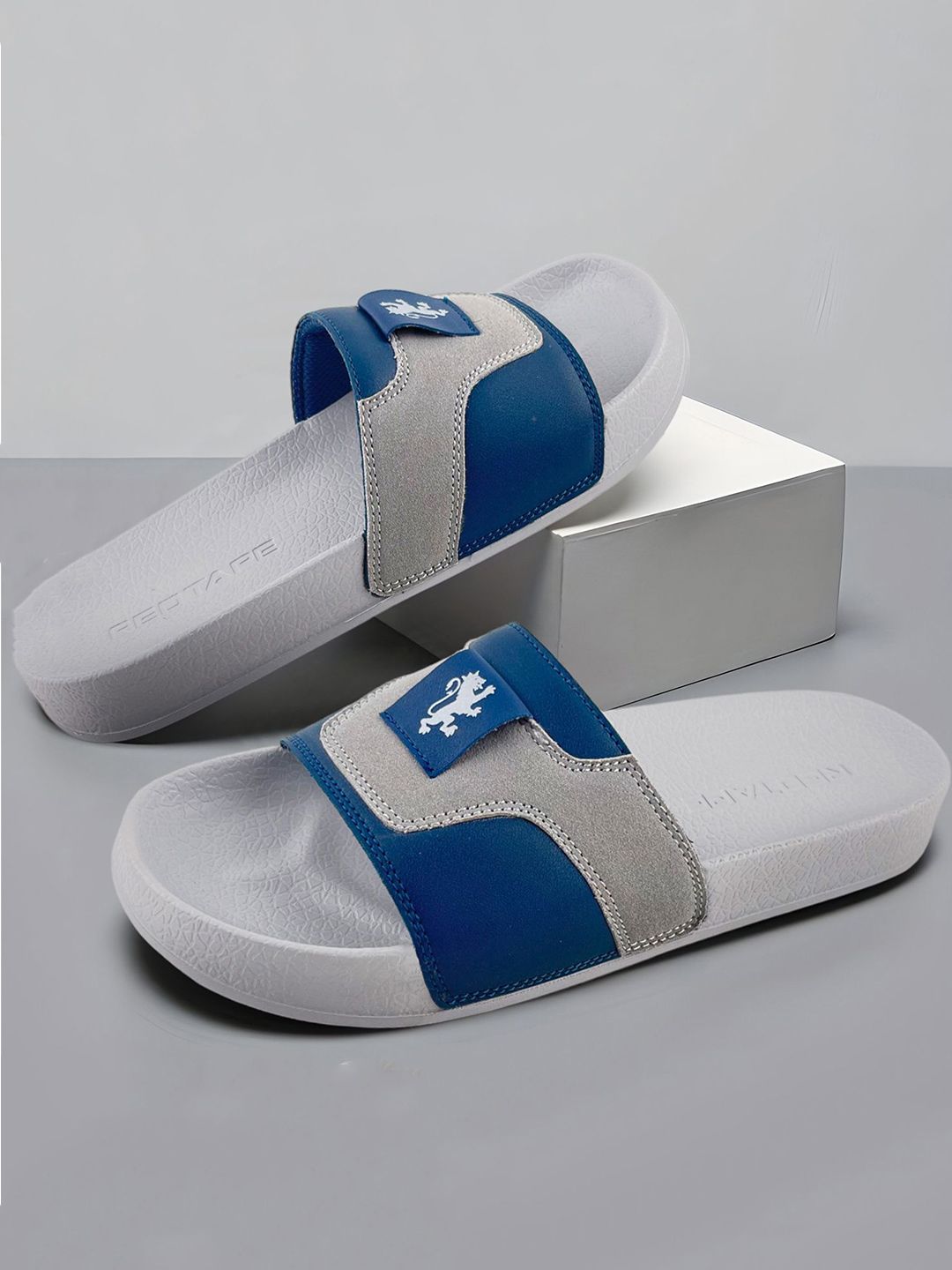 Red Tape Men Printed Sliders
