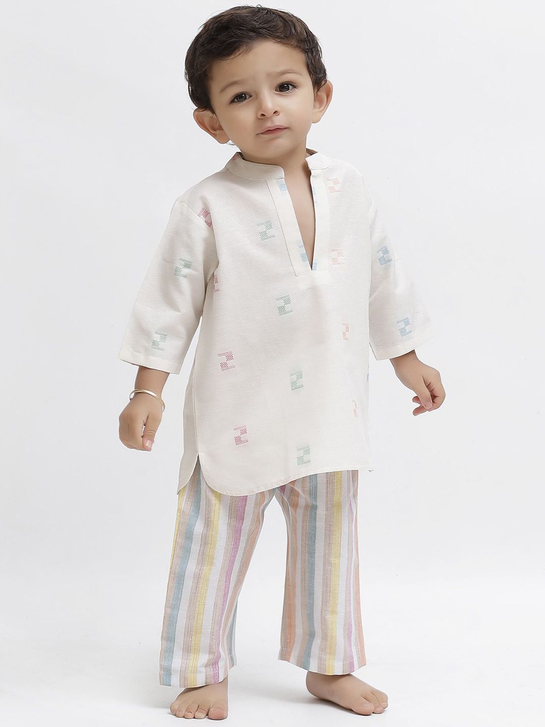 TJORI Boys Abstract Printed V-Neck Pure Cotton Straight Kurta With Trousers