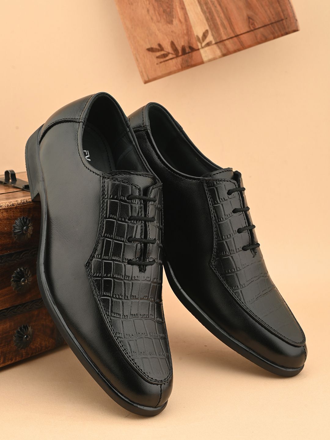 HERE&NOW Men Textured Leather Lace-Ups Formal Oxfords