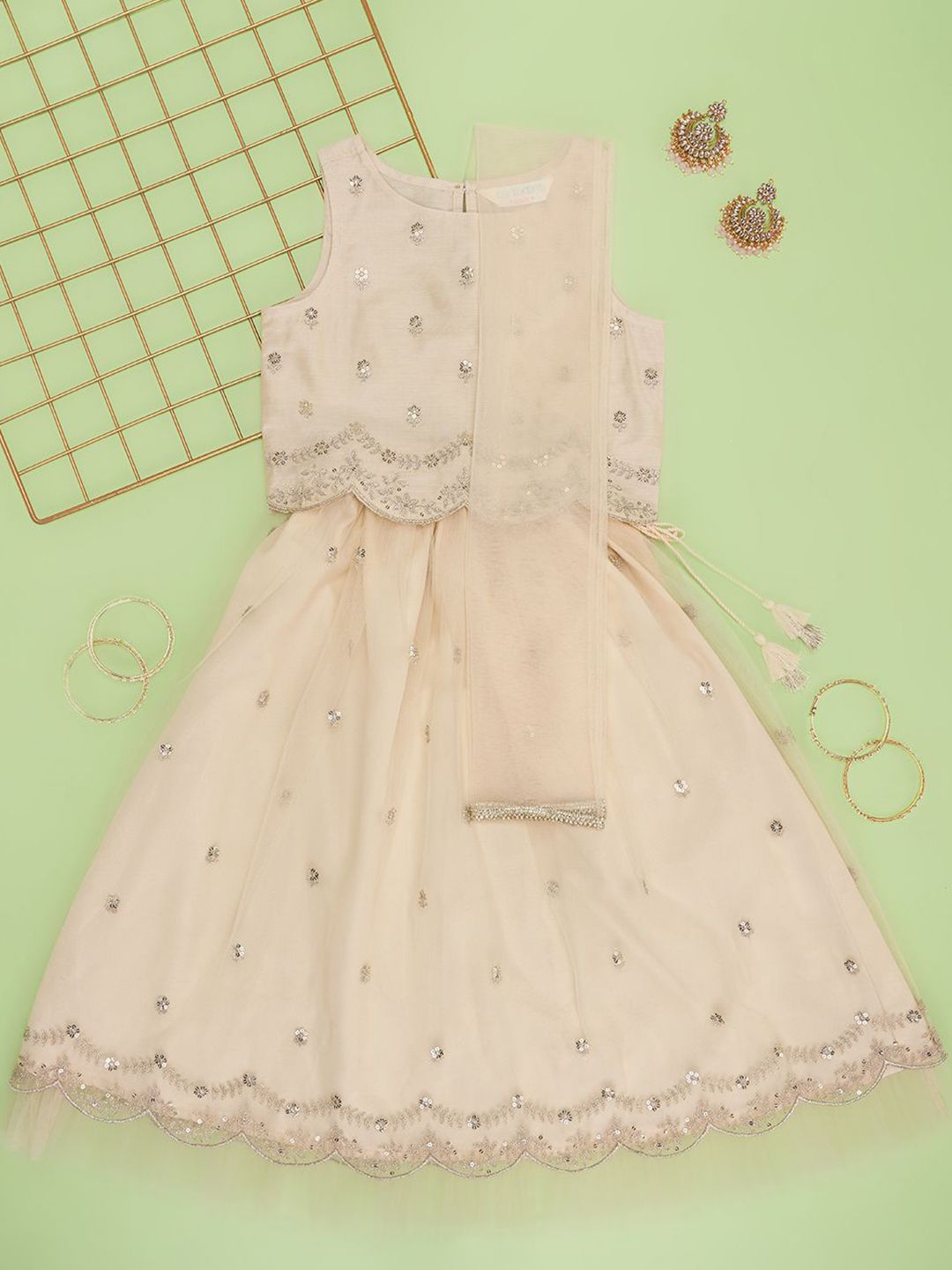 AKKRITI BY PANTALOONS Girls Embroidered Ready to Wear Lehenga & Blouse With Dupatta