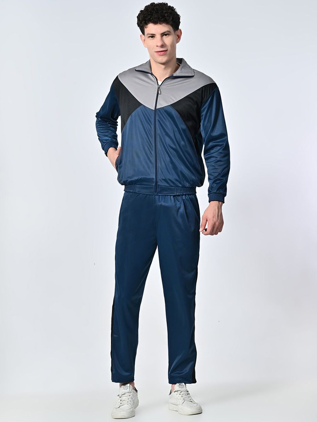 BAESD Men Colourblocked Mock Collar Tracksuits