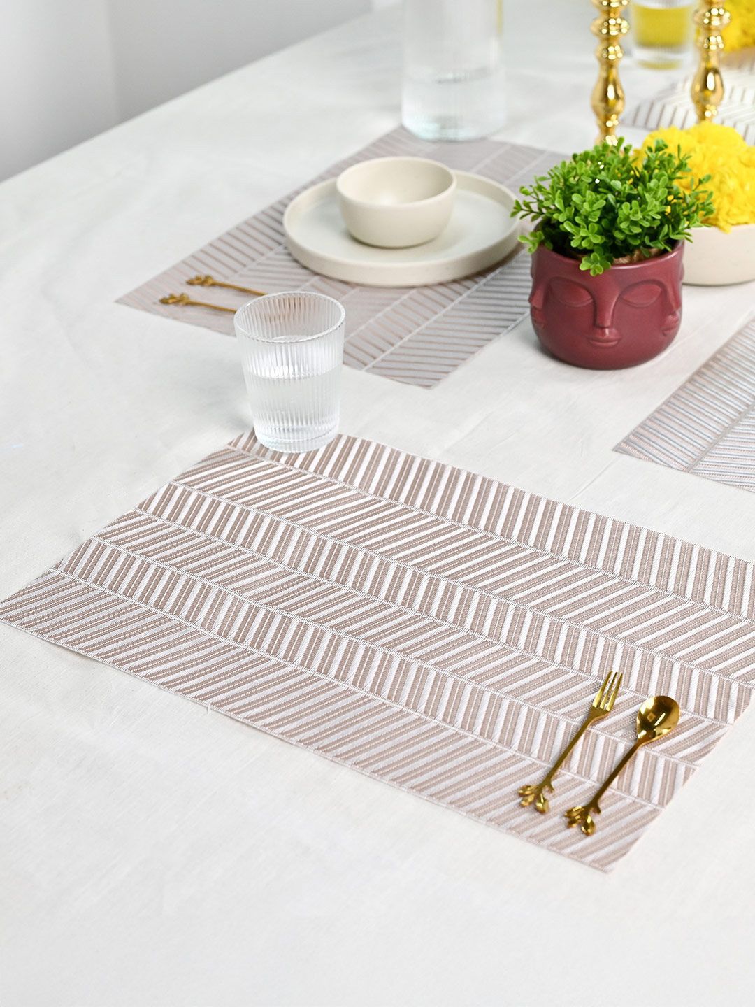 MARKET99 White & Brown 6 Pieces Geometric Table Placemats