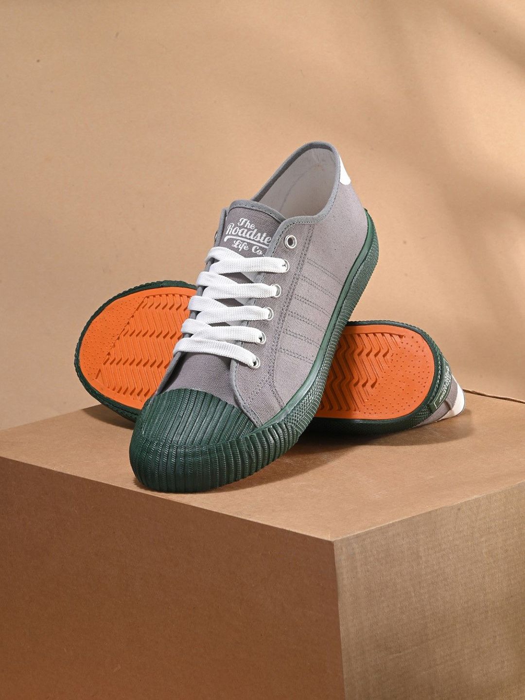 The Roadster Lifestyle Co Men Textured Sneakers