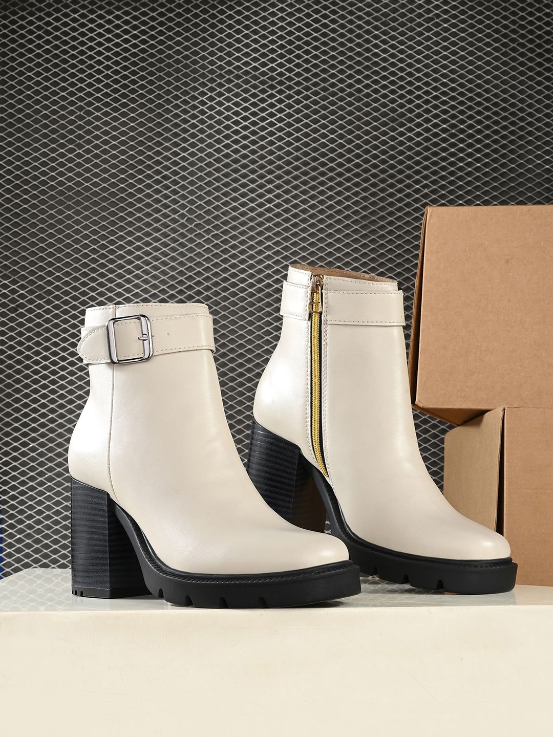 Roadster The Roadster Lifestyle Co Women Chelsea Round Toe Boots