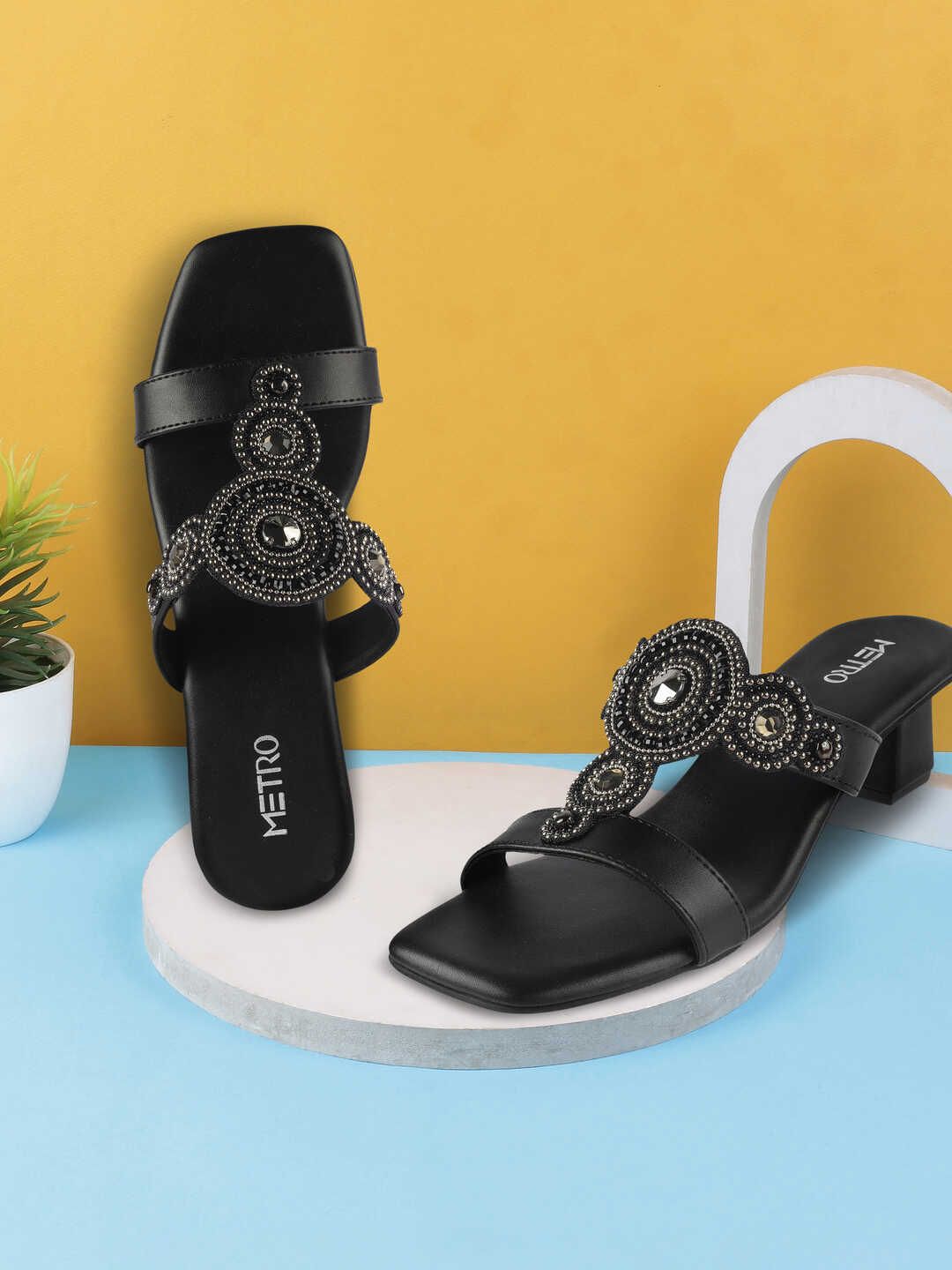 Metro Metro Women Ethnic T-Strap Flats