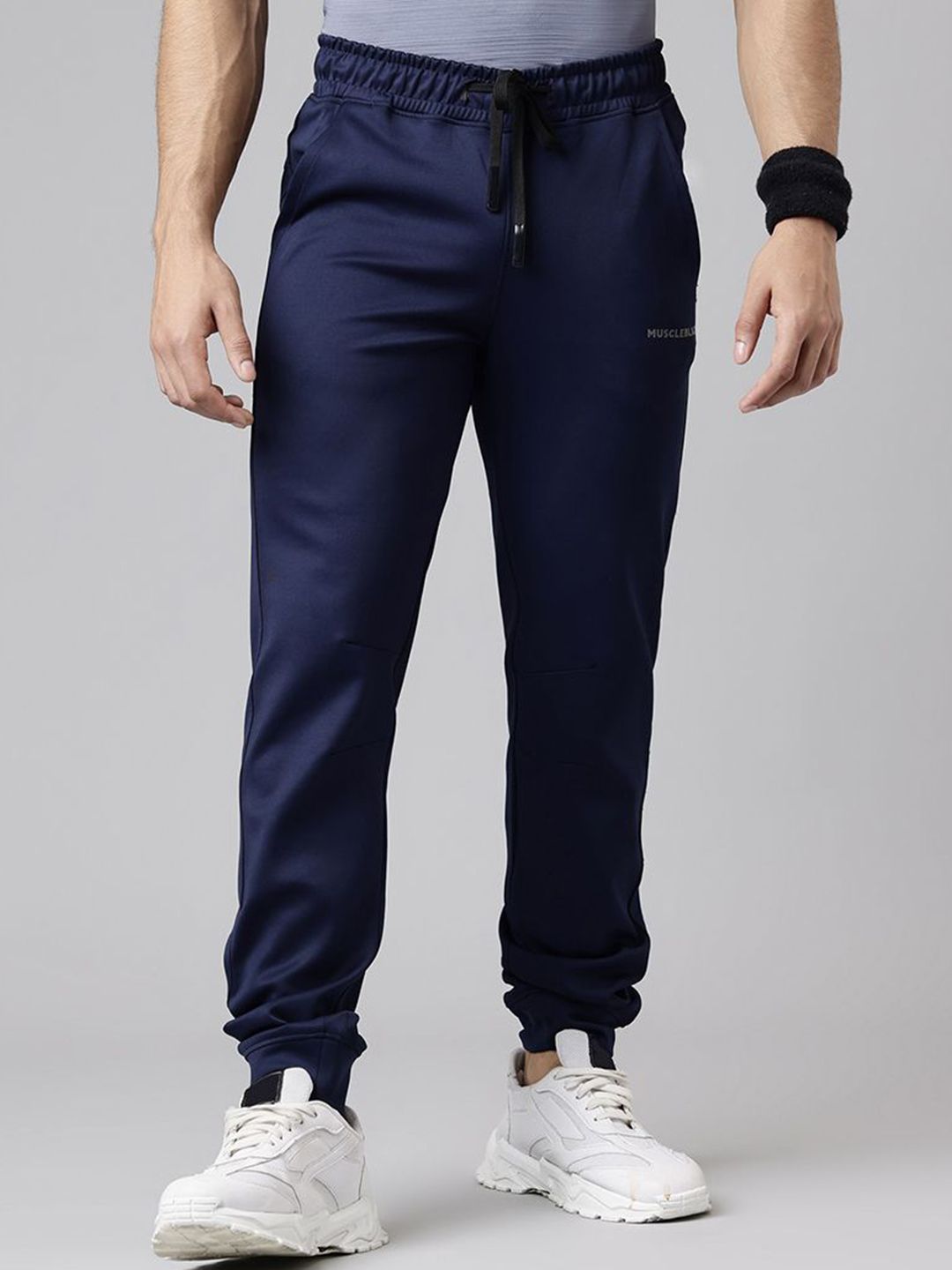 MuscleBlaze Men Squat-Proof Mid-Rise Joggers