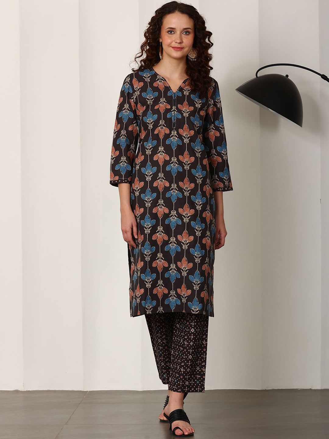 W W Women Floral Printed Regular Pure Cotton Kurta with Trousers
