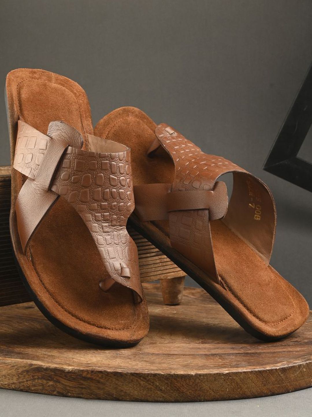 Auserio Men Self Design Slip-On Flip-Flops