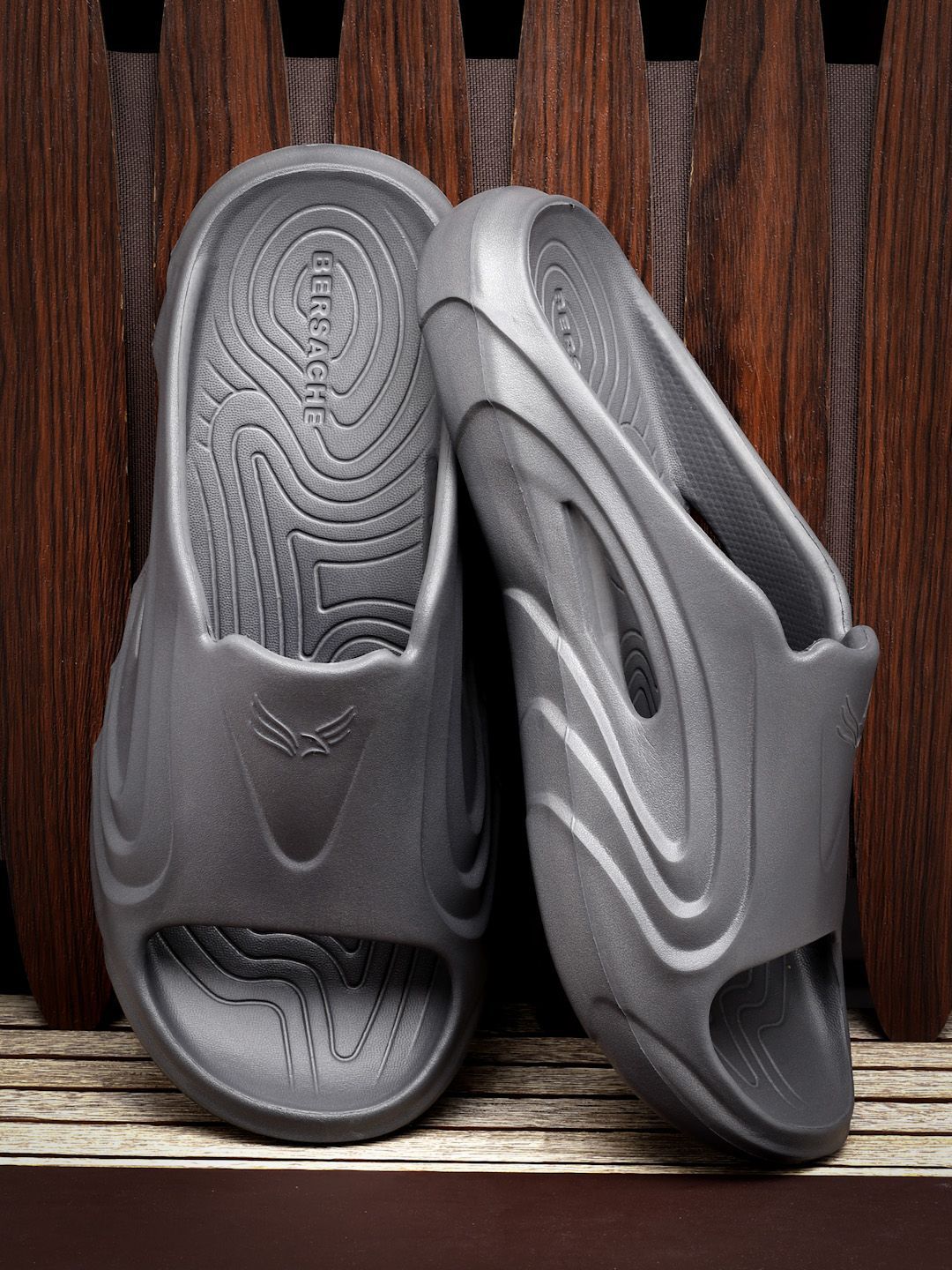 BERSACHE Men Solid Textured Thong Flip-Flops