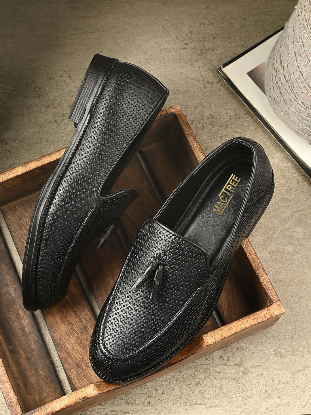 Mactree Men Formal Textured Loafers