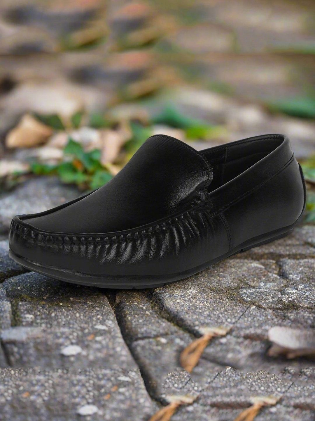 SeeandWear Men Woven Design Leather Loafers