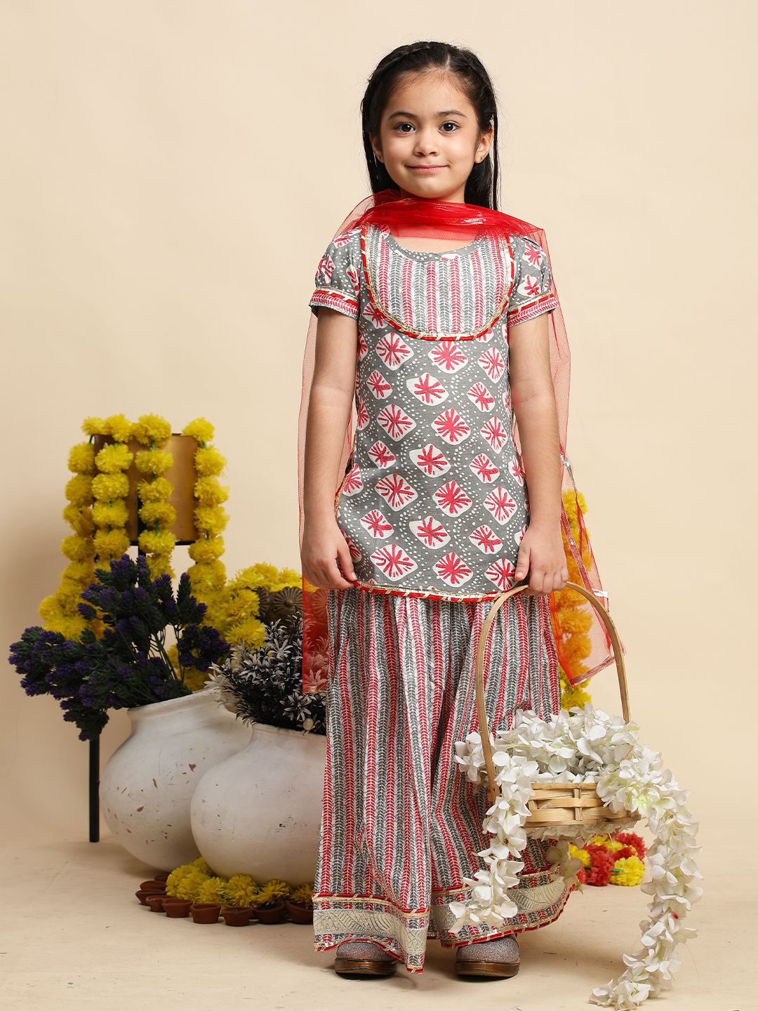 Cutiekins Girls Printed Ready to Wear Lehenga & Blouse With Dupatta Cutiekins Girls Printed Ready to Wear Lehenga & Blouse With Dupatta