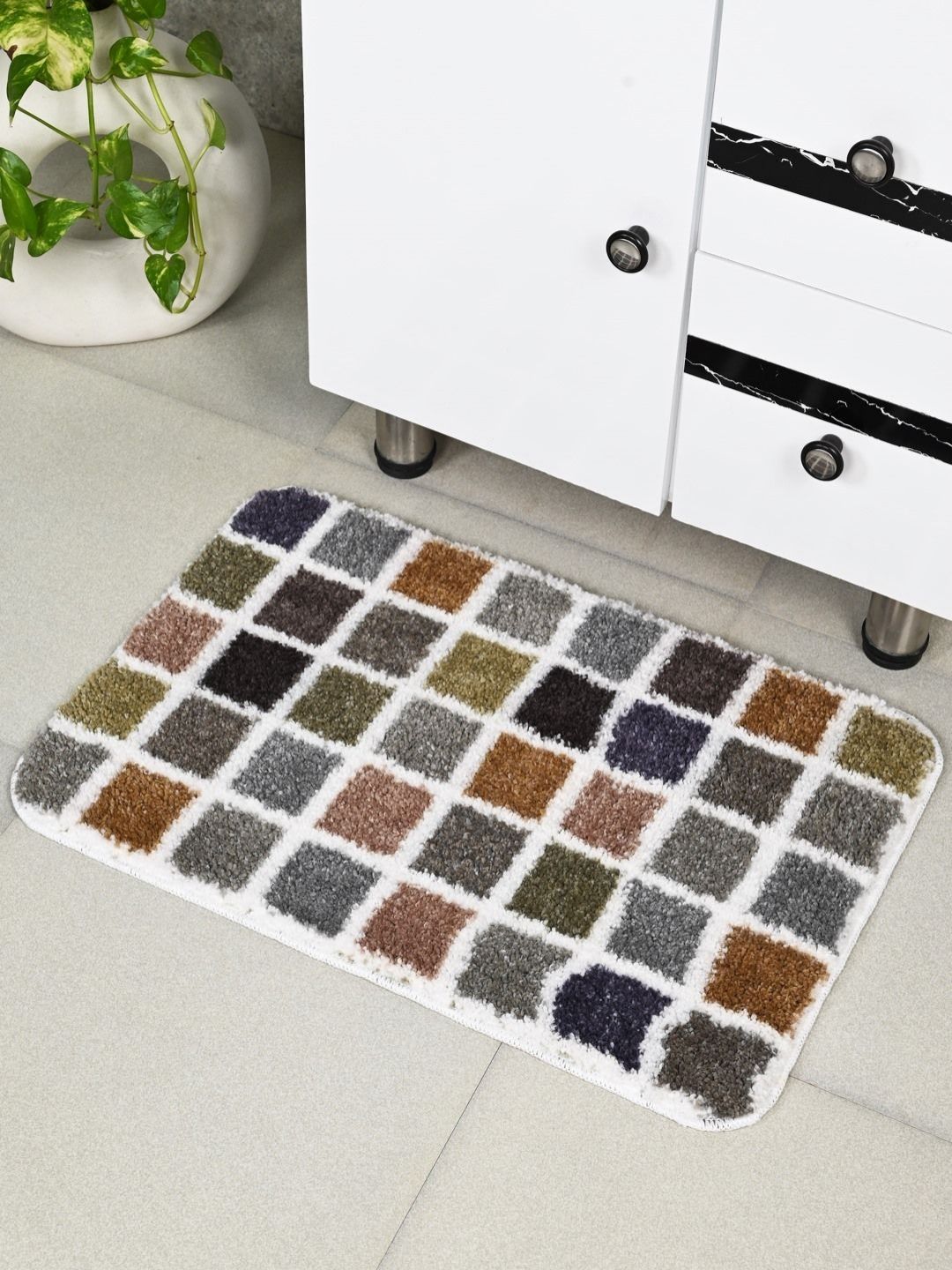 Saral Home White & Grey Printed Anti-Skid Bath Rugs