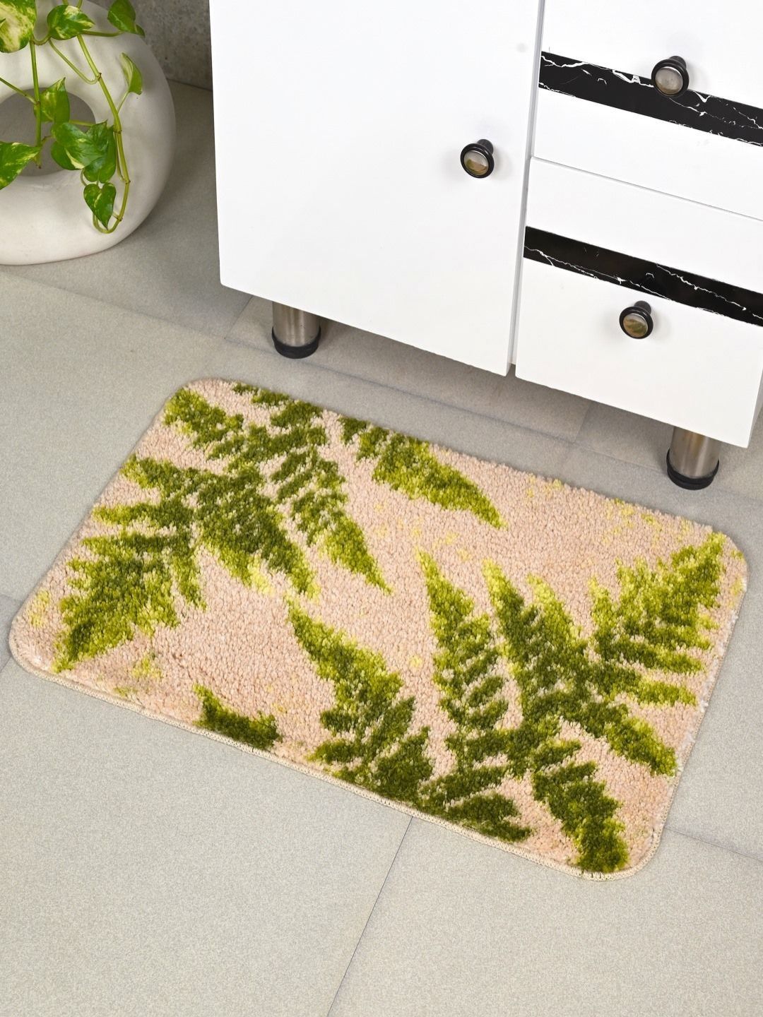 Saral Home Beige & Green 2200 GSM Printed Anti- Skid Bath Rugs