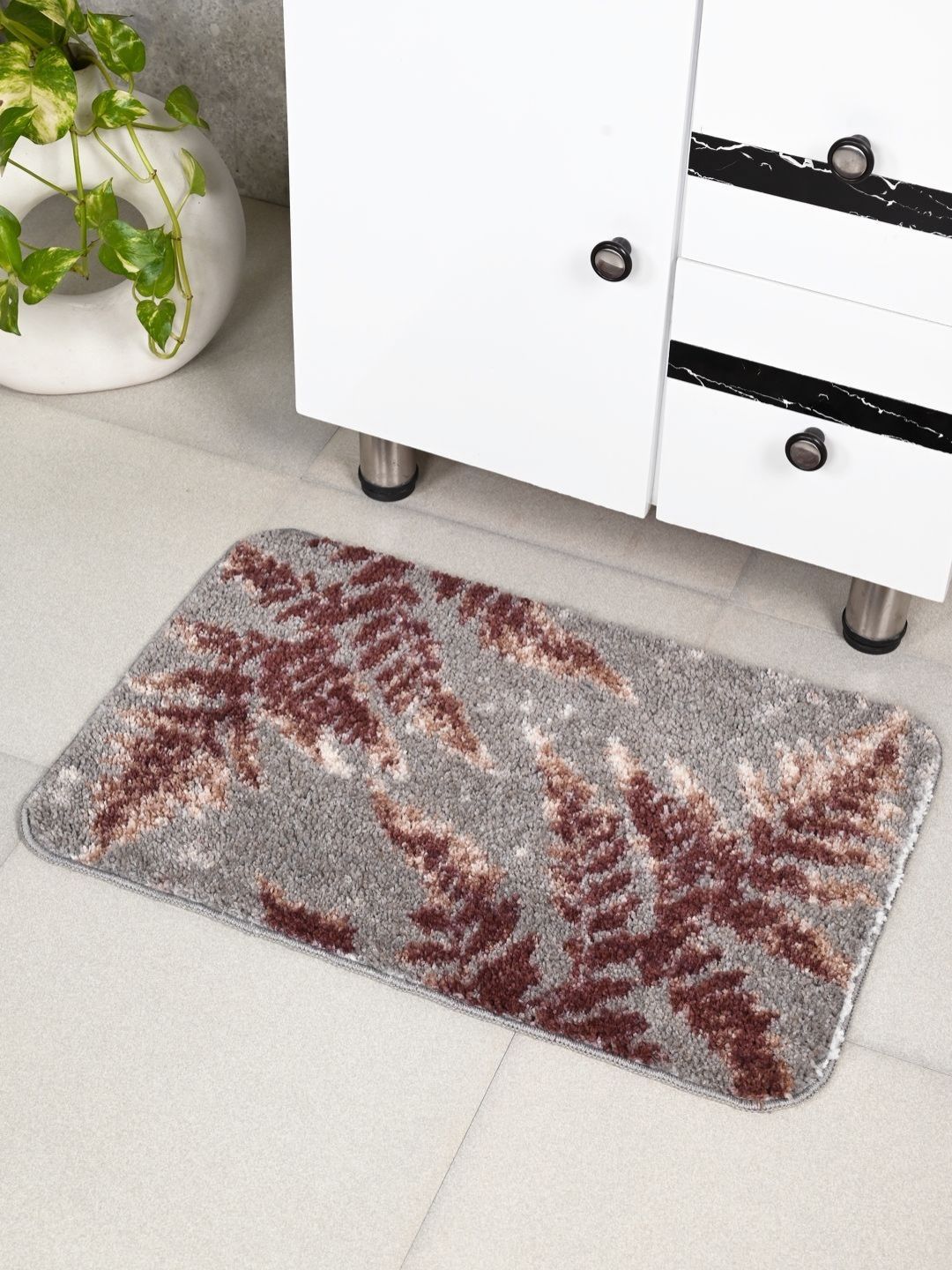 Saral Home Grey & Brown Printed Anti-Skid Bath Rug