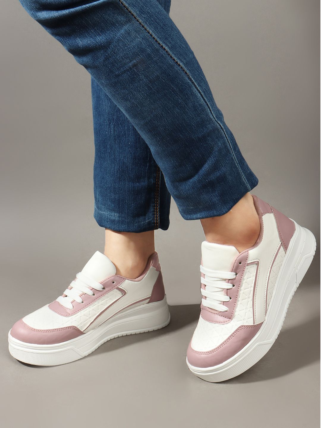 FEET RUNNER Women Colourblocked Lace-Up Casual Sneakers