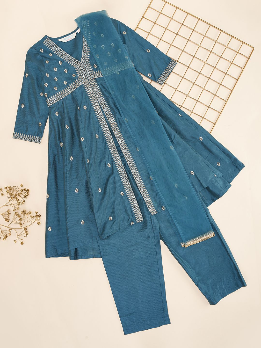 AKKRITI BY PANTALOONS Girls Embroidered Pure Cotton Kurta with Trousers & With Dupatta