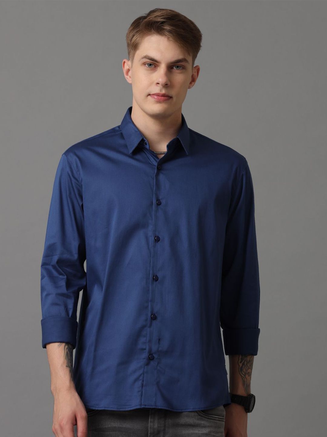 Voi Jeans Men Spread Collar Solid Cotton Casual Shirt