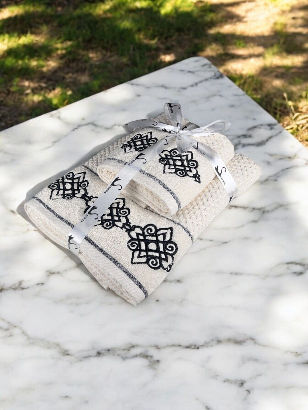 SENSES Blue & White 2 Pieces Floral Printed Cotton 550 GSM Towel Set
