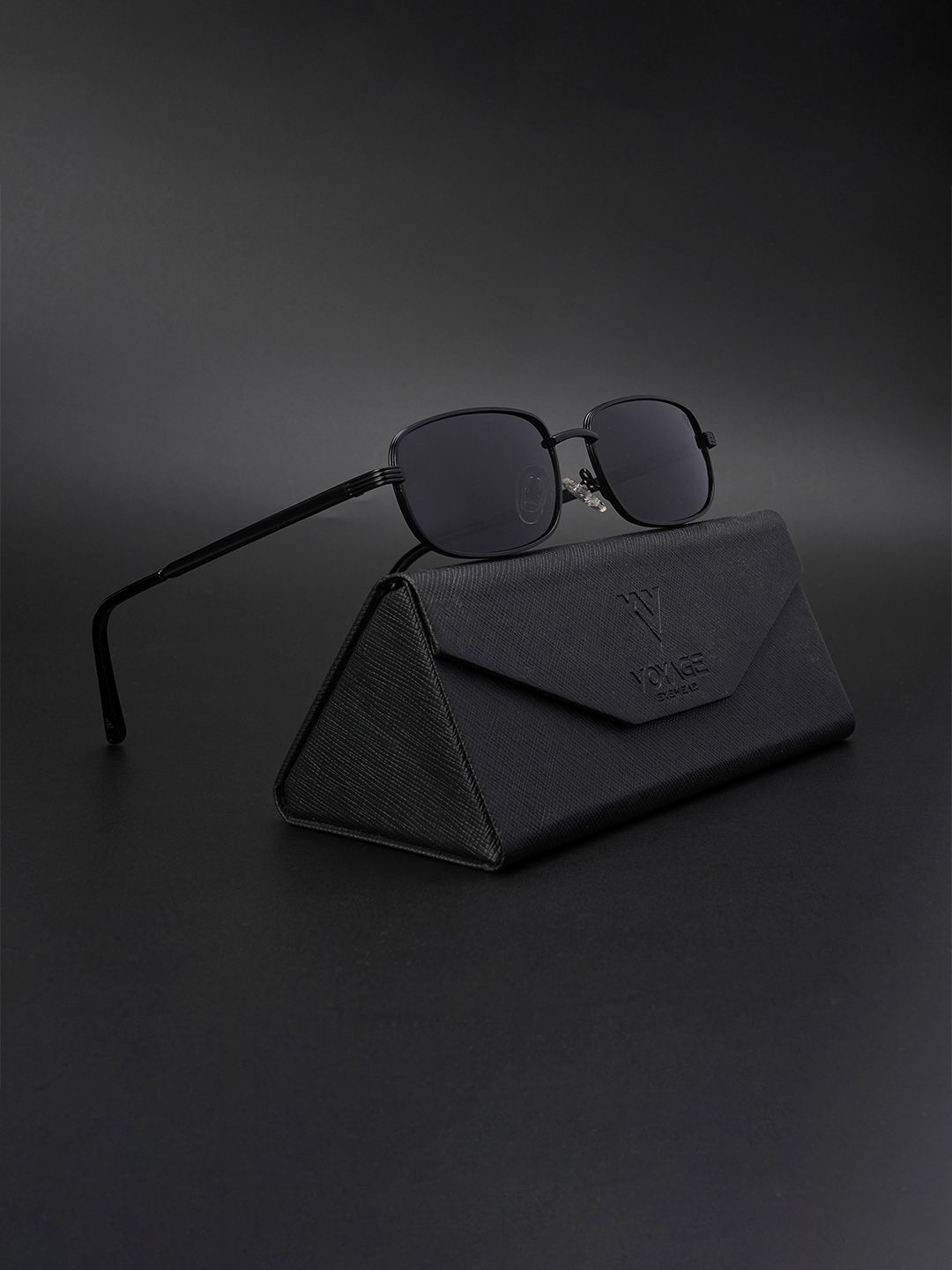 Voyage Adults Rectangle Sunglasses with Polarised and UV Protected Lens 2272PMG5845-Black