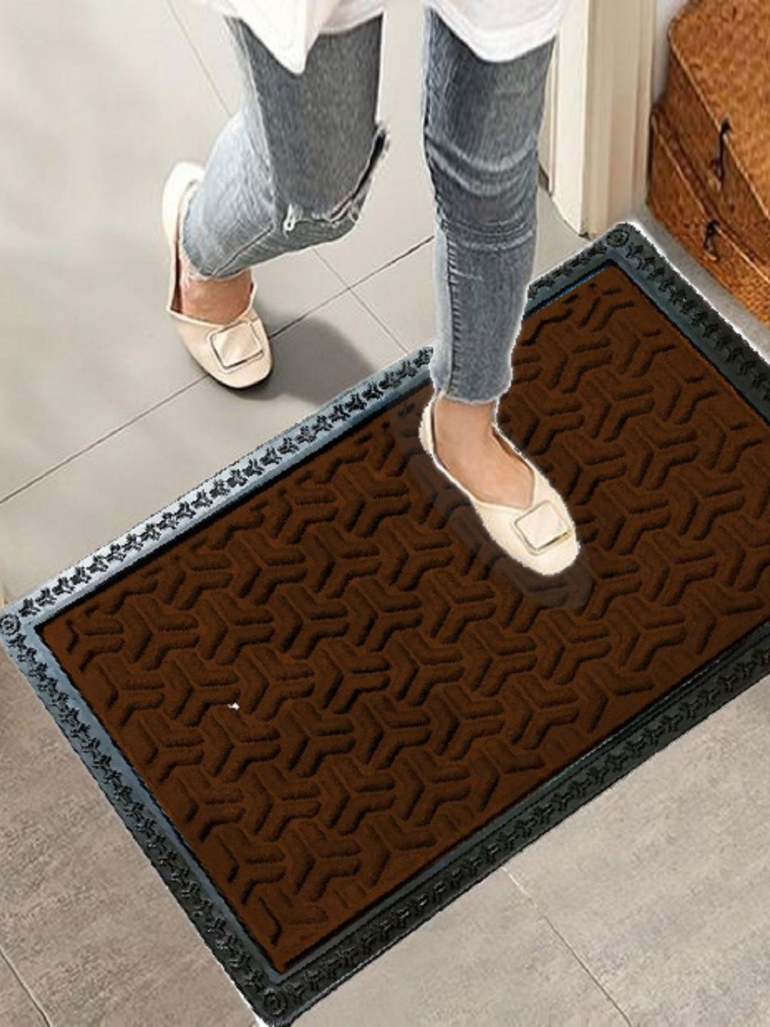 AaHo Decor Brown & Black Anti-Skid Doormat