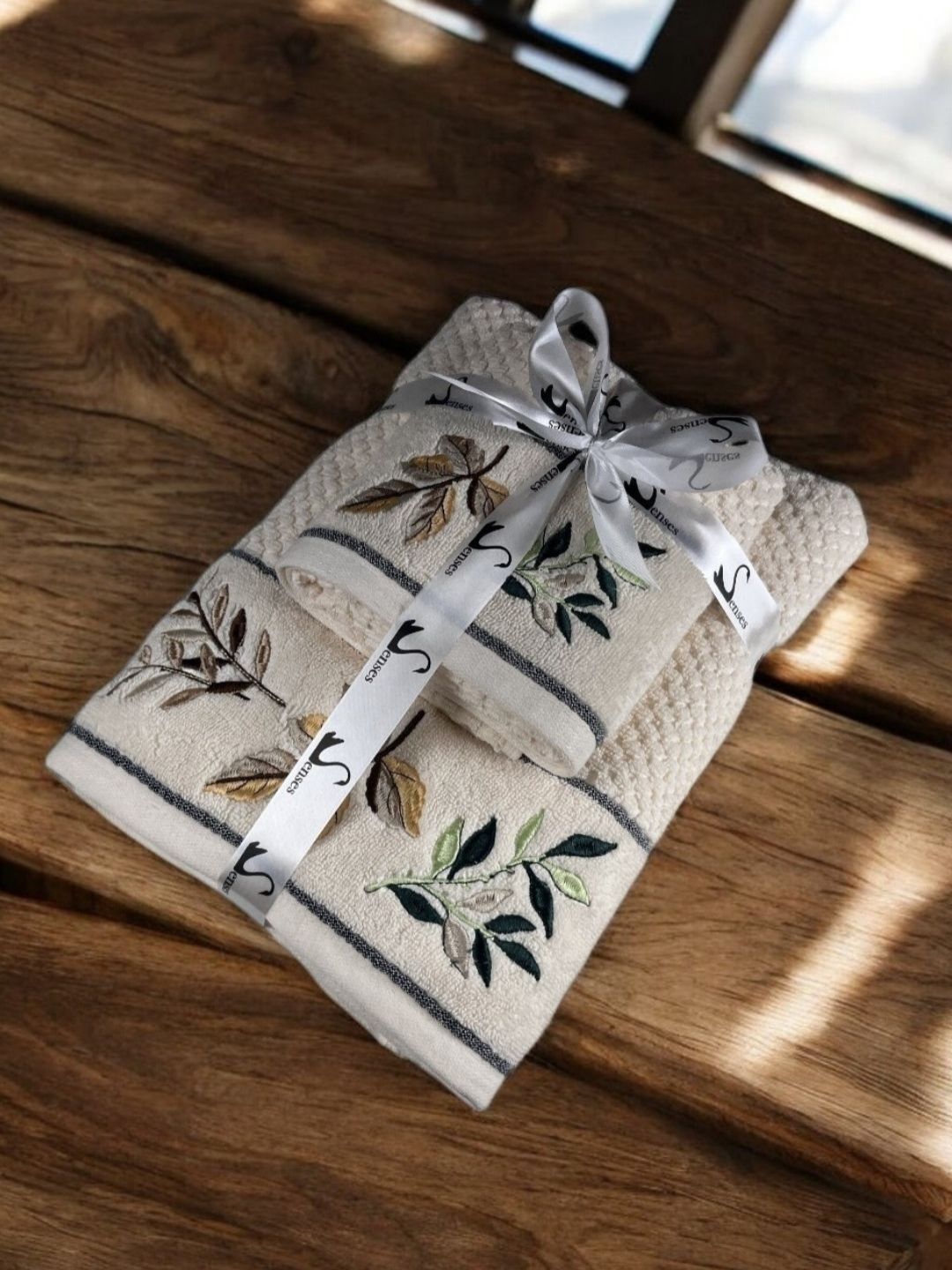 SENSES Off White & Blue 2 Pieces Floral Embroidered Cotton 550 GSM Towel Set