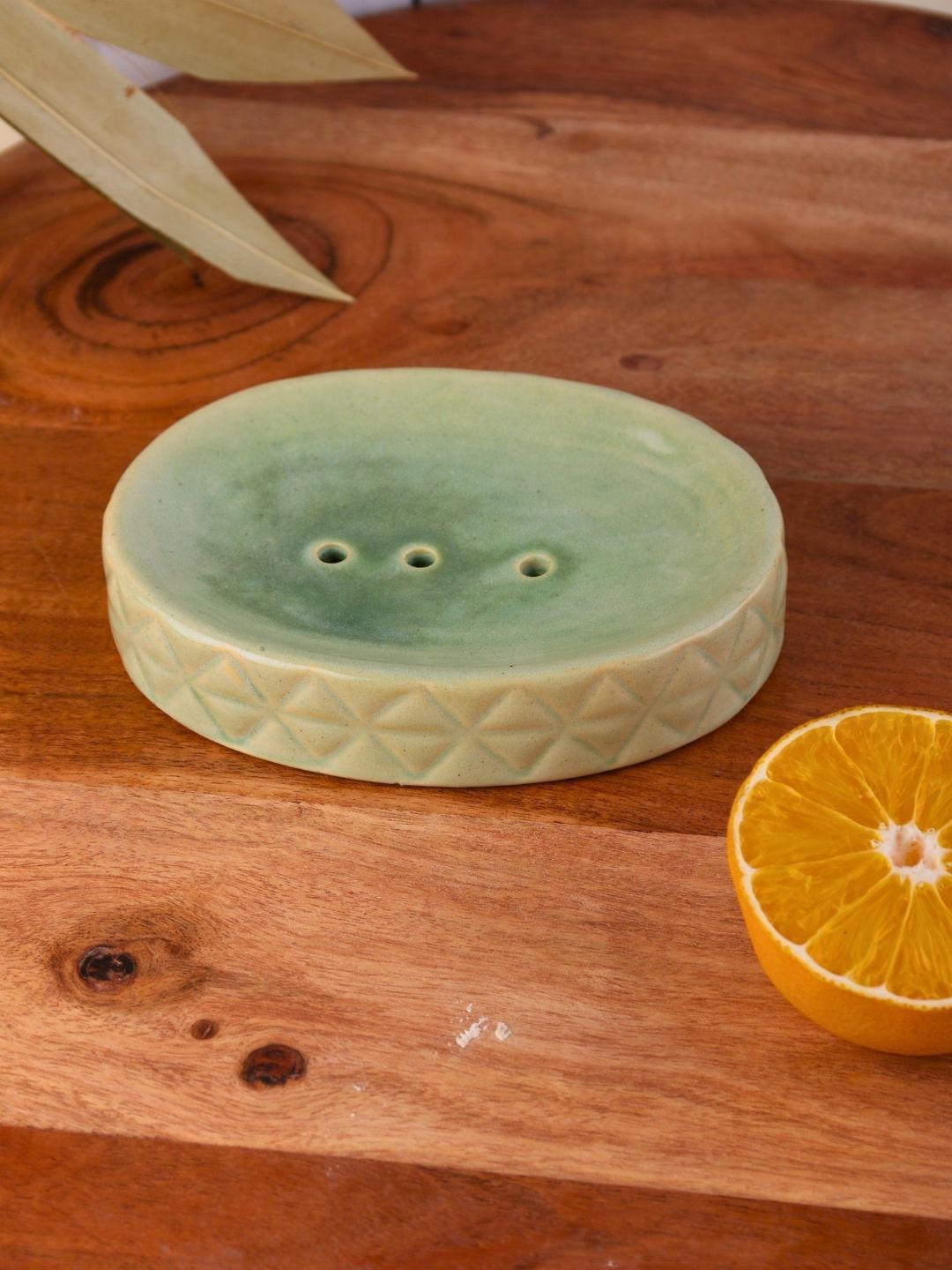WEAVING HOMES Green Textured Ceramic Soap Dish