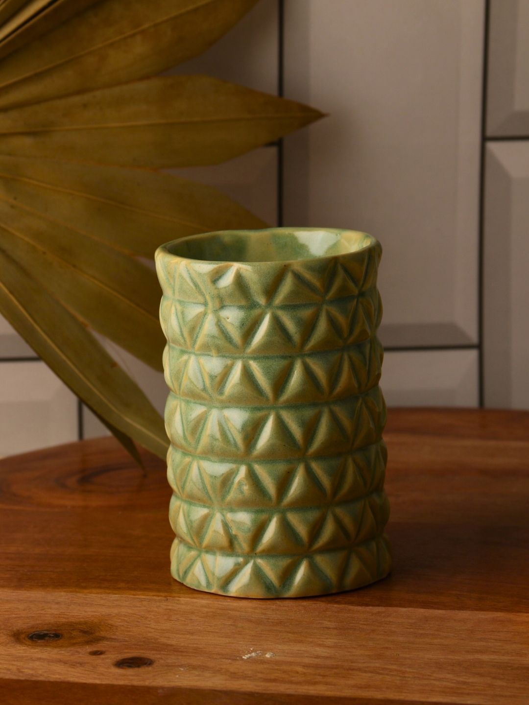 WEAVING HOMES Green Textured Ceramic Glossy Toothbrush Holder
