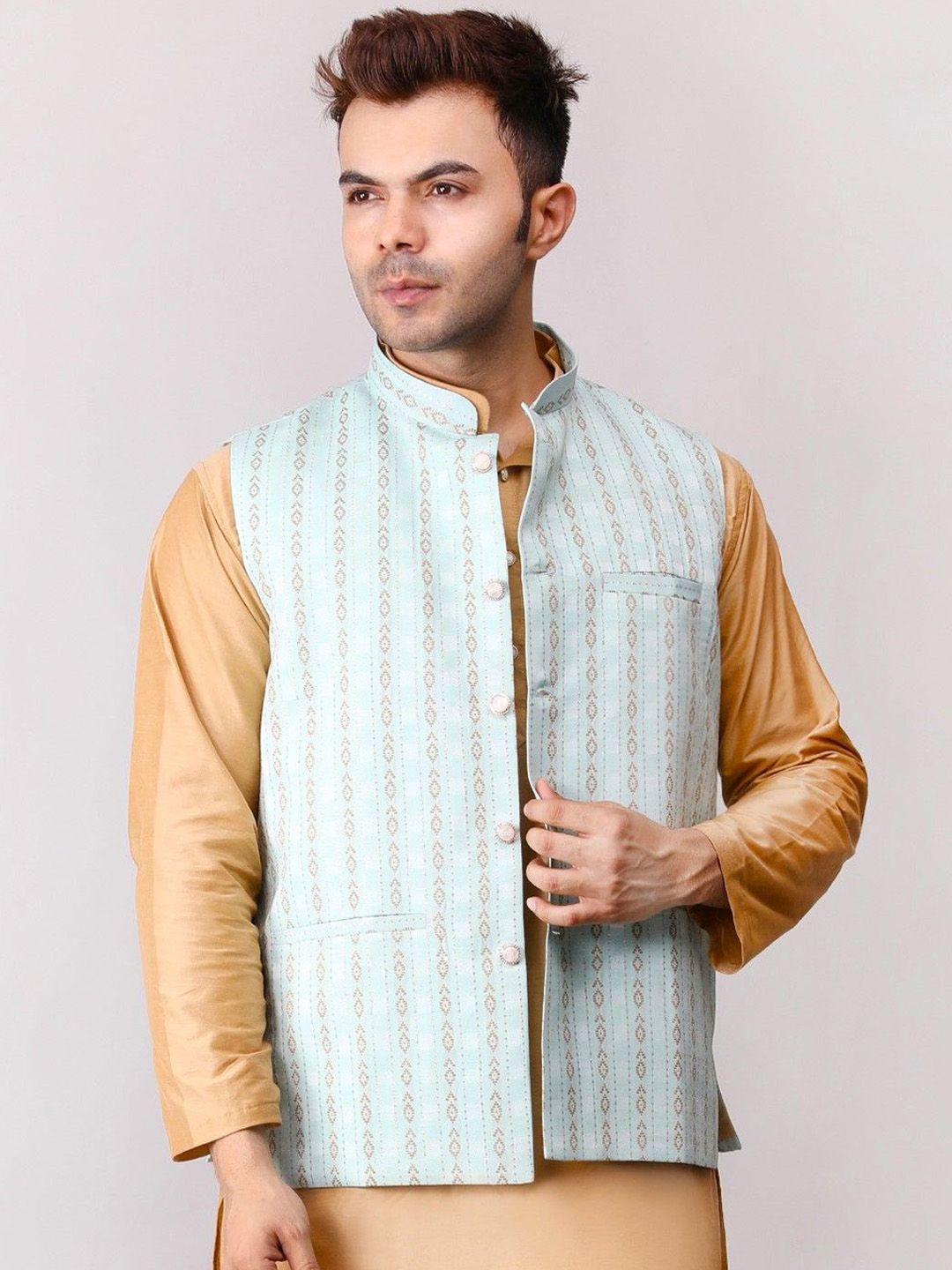 Voniry Men Embroidered Nehru Jacket
