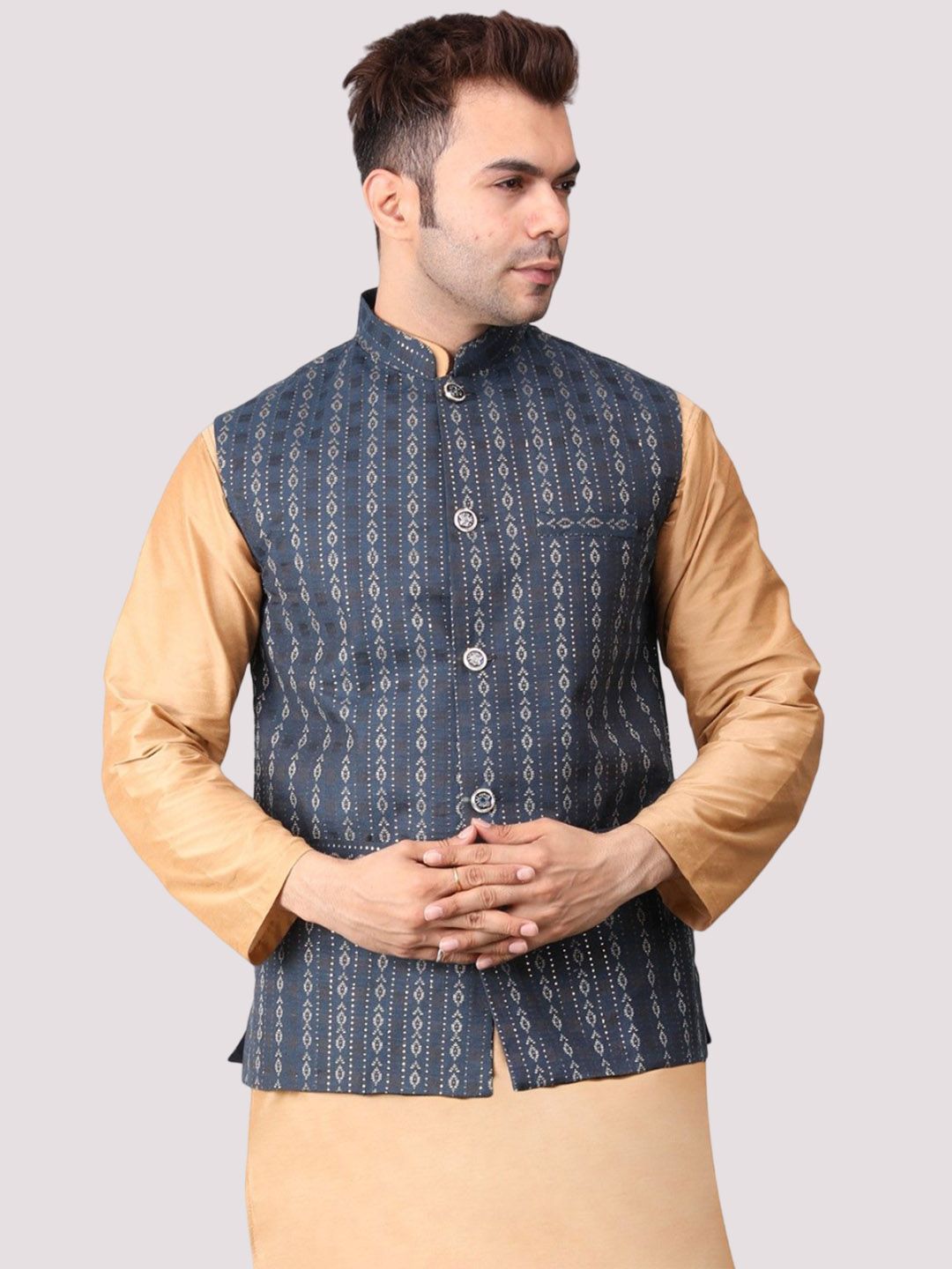 Voniry Embroidered Nehru Jacket