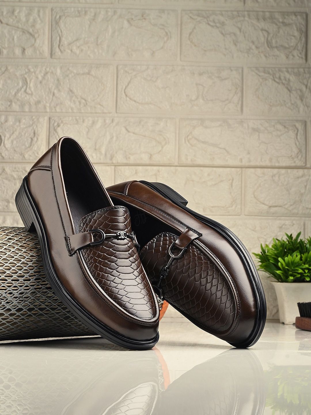 House of Pataudi Men Textured Formal Loafers