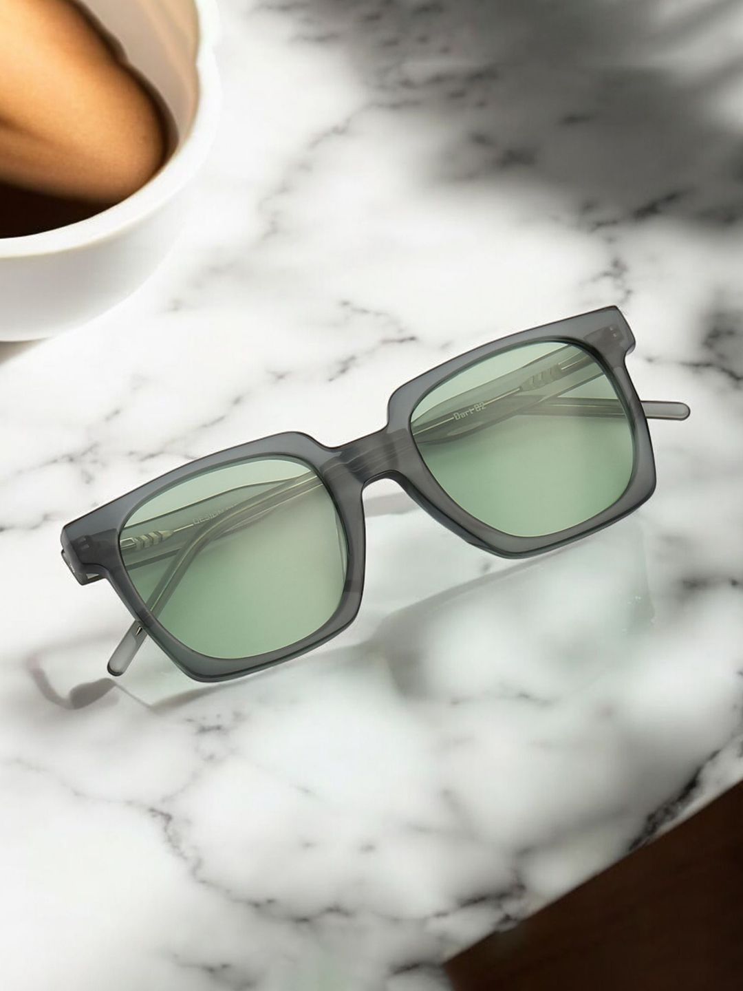 Ted Smith Unisex Square Sunglasses with Polarised and UV Protected Lens SUN-DART_C2