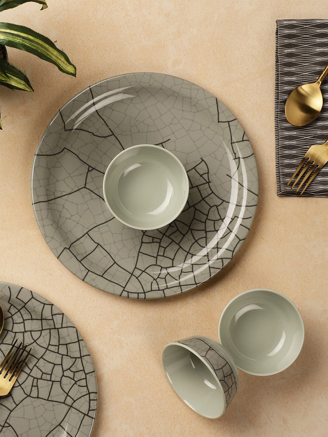 Servewell Grey & Pieces Geometric Printed Melamine Glossy Dinner Set Price in India