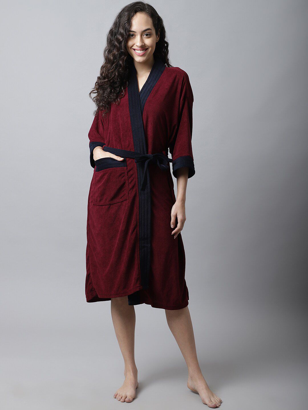 ELEVANTO Women Maroon & Navy Blue Solid Bath Robe