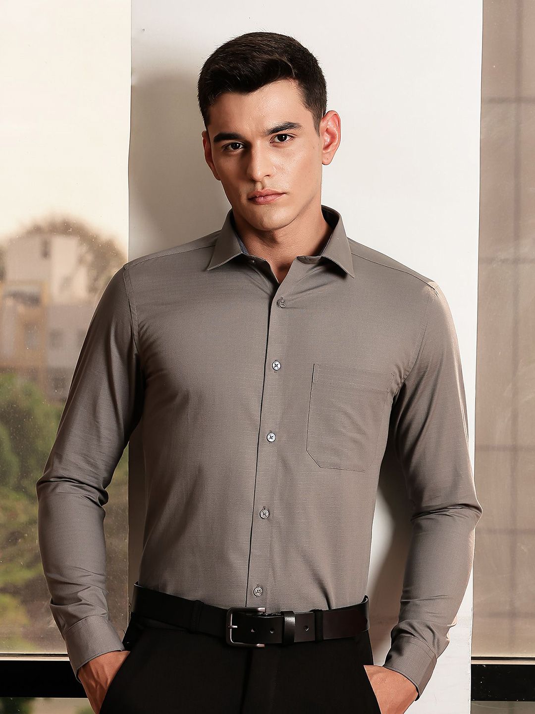 INVICTUS Men Premium Slim Fit Checked Cutaway Collar Pure Cotton Formal Shirt
