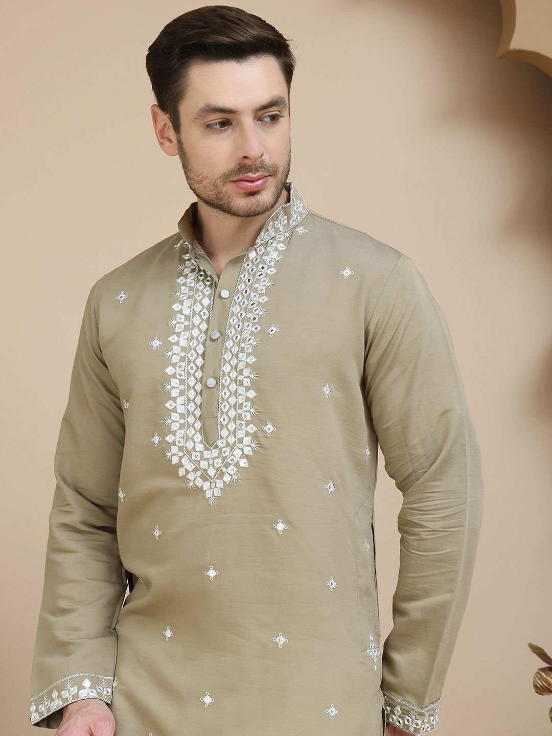 Jompers Men Geometric Embroidered Mirror Work Kurta