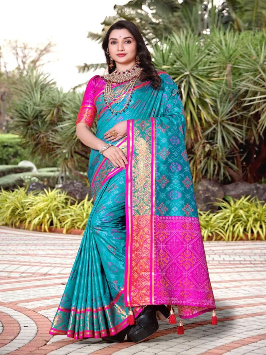 AKSH FASHION Woven Design Zari Patola Saree