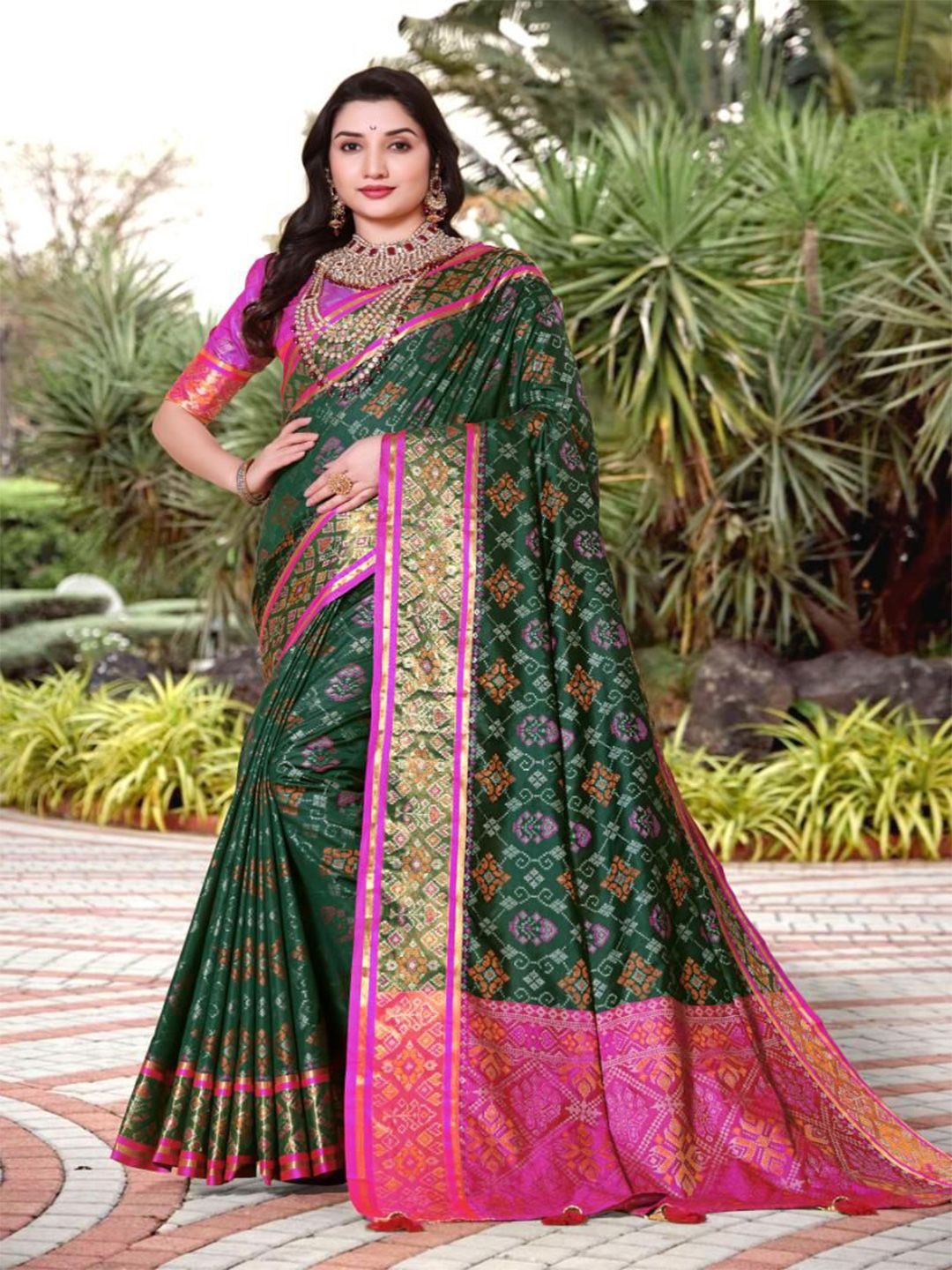 AKSH FASHION Women Bandhani Zari Patola Saree