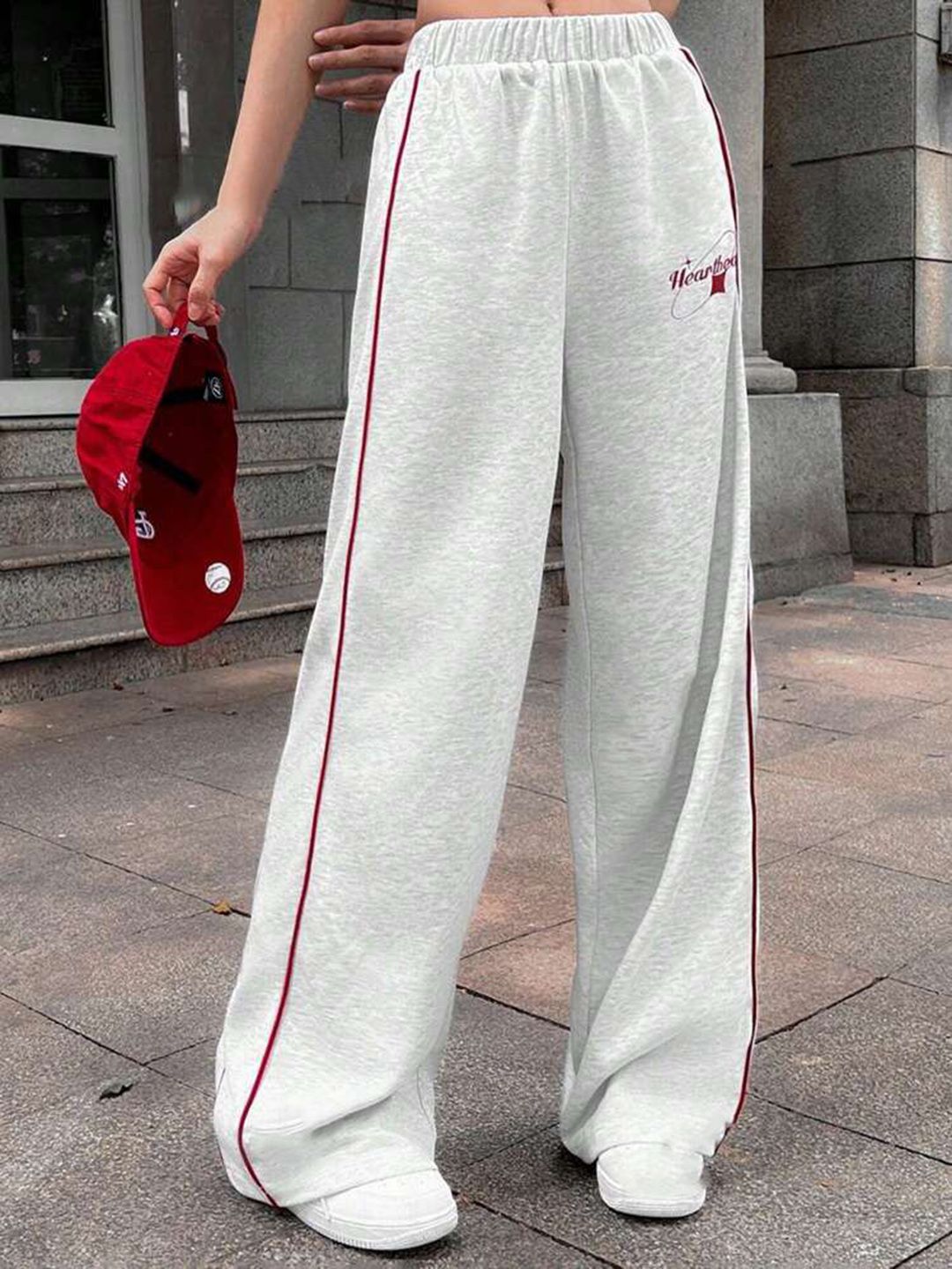 The Roadster Lifestyle Co Printed Mid-Rise Loose Fit Parachute Trousers